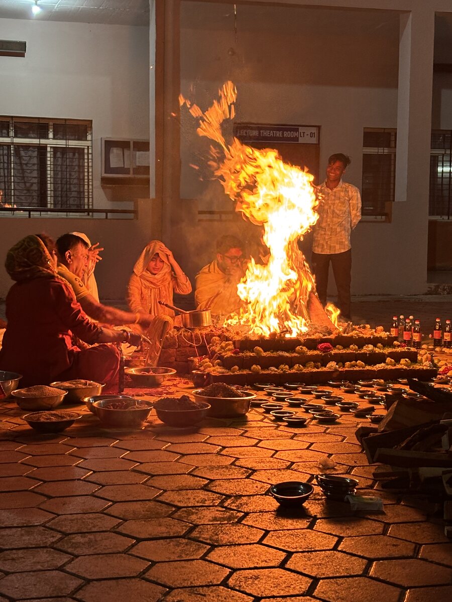 पारंपरिक पूजा की झलक